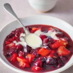 Rote Grütze mit Vanillesauce