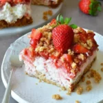 erdbeer crunch poke kuchen