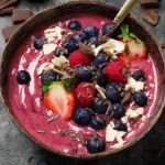Smoothie Bowl mit Beeren (kalorienarm)