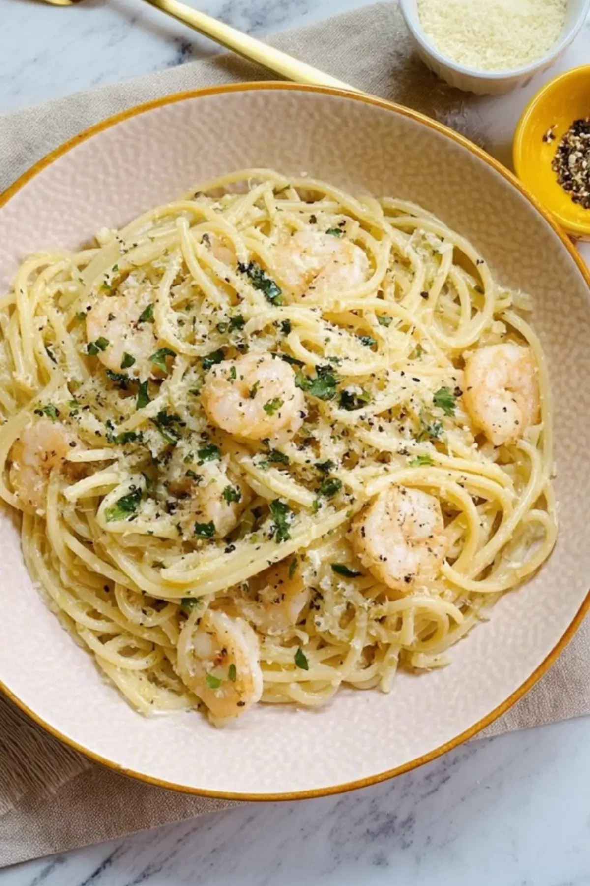 spaghetti alfredo mit garnelen