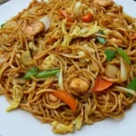 Gebratene Nudeln mit Hühnerfleisch (Chinesisch)