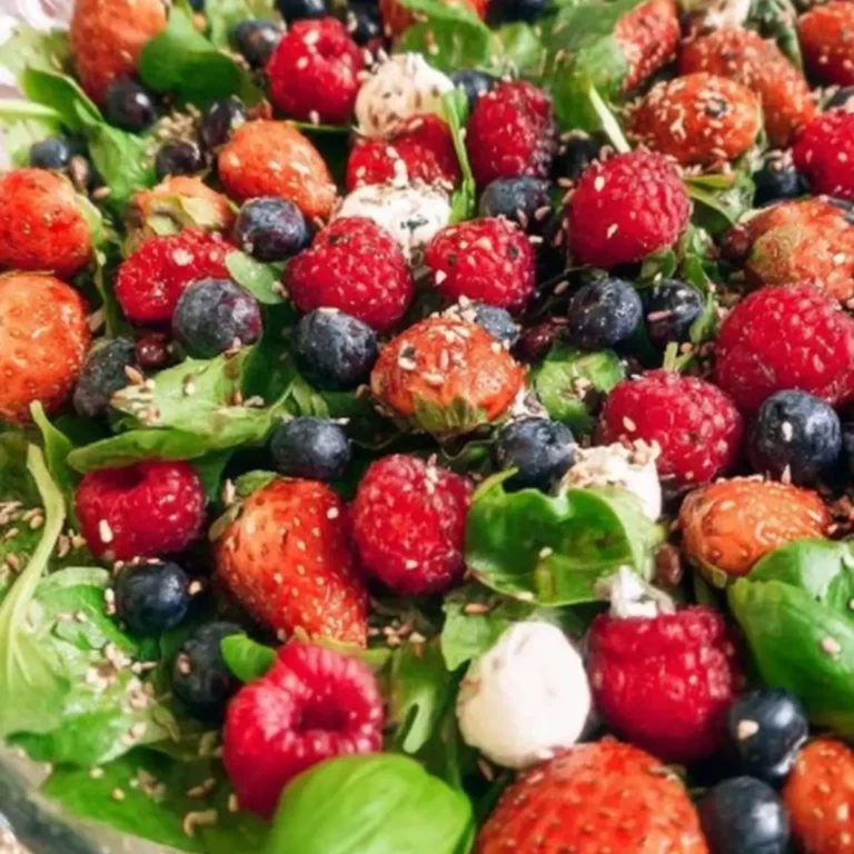 Feldsalat mit Beeren