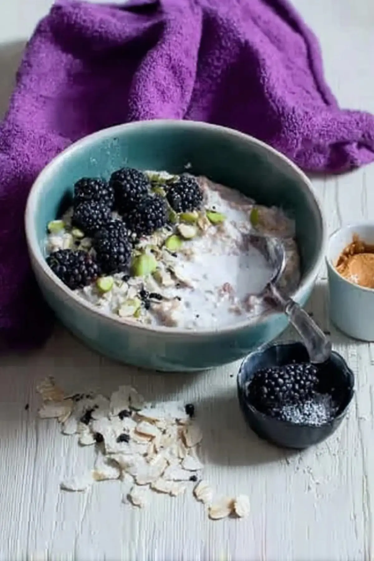 Keto-Porridge mit Brombeeren