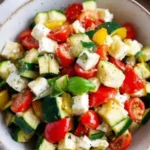 Zucchini-Salat mit Tomaten und Feta