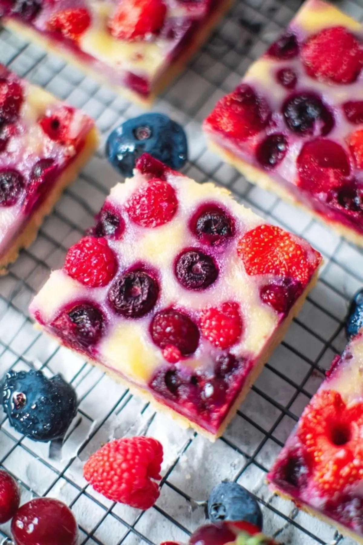 Sommerlicher Beeren Blechkuchen