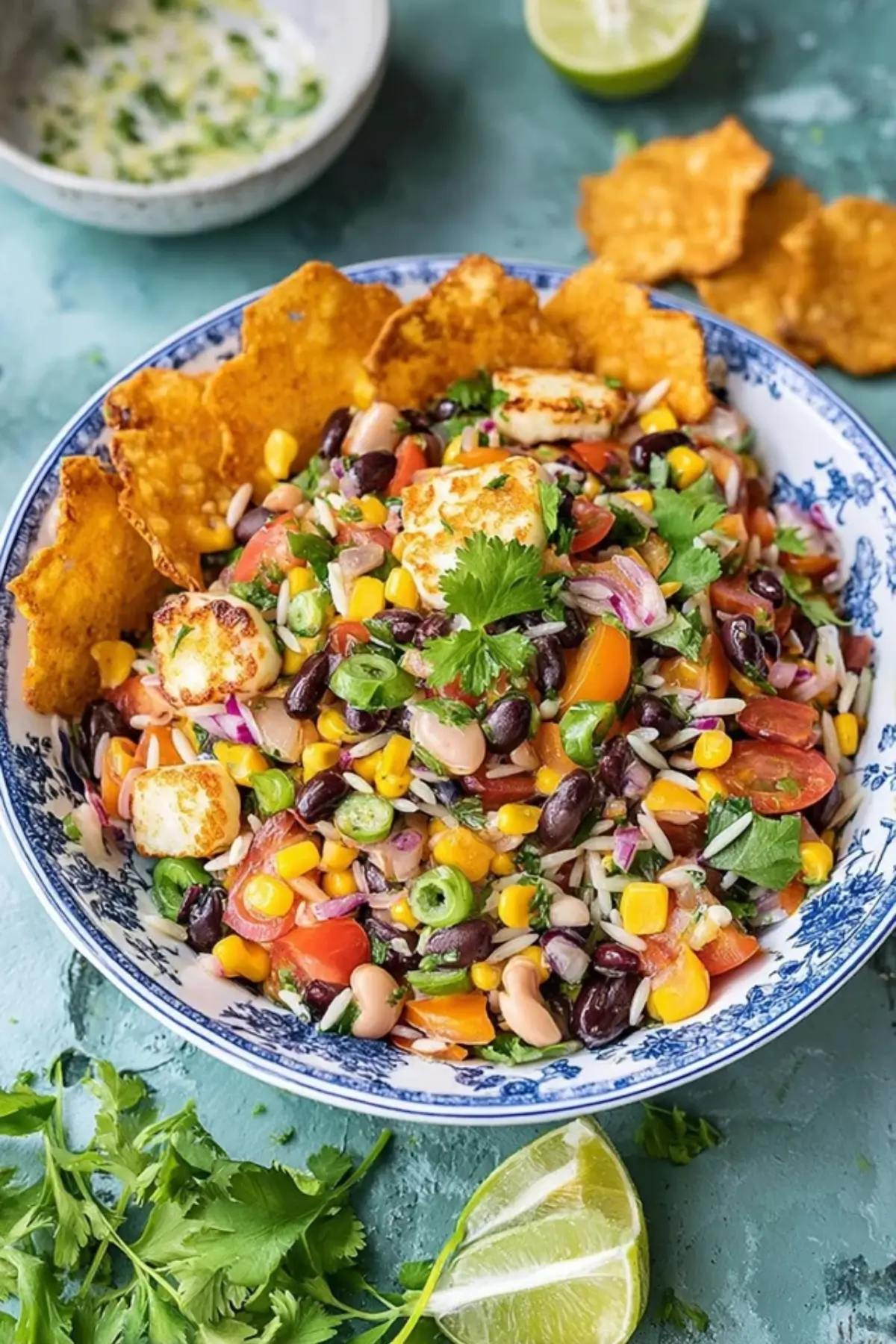 Kritharaki Salat mit Halloumi Croutons – mediterraner Salat mit frischen Zutaten