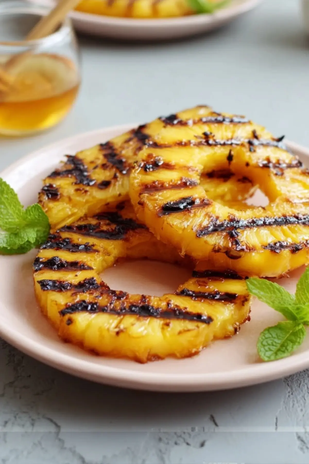 Gegrillte Ananas mit Honig & Zimt