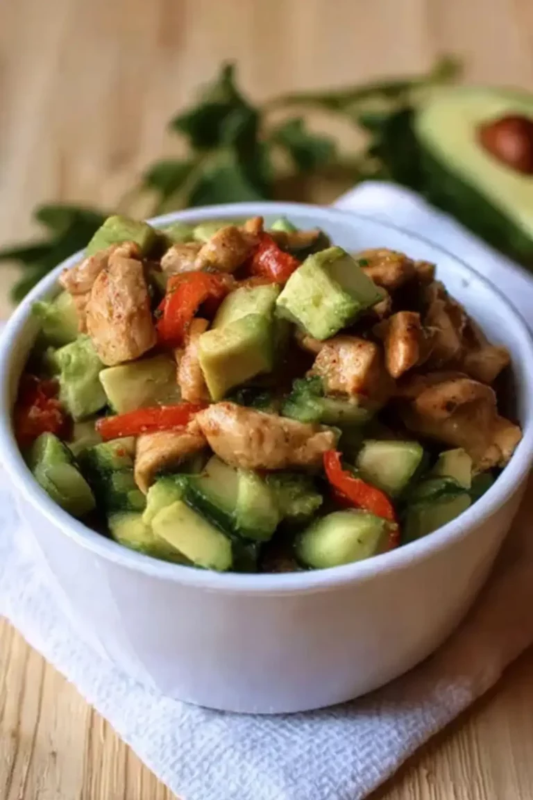 Gesunder Avocado Hähnchen Salat