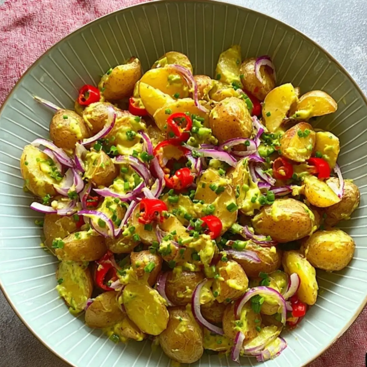 Ofenkartoffelsalat mit veganem Senfdressing