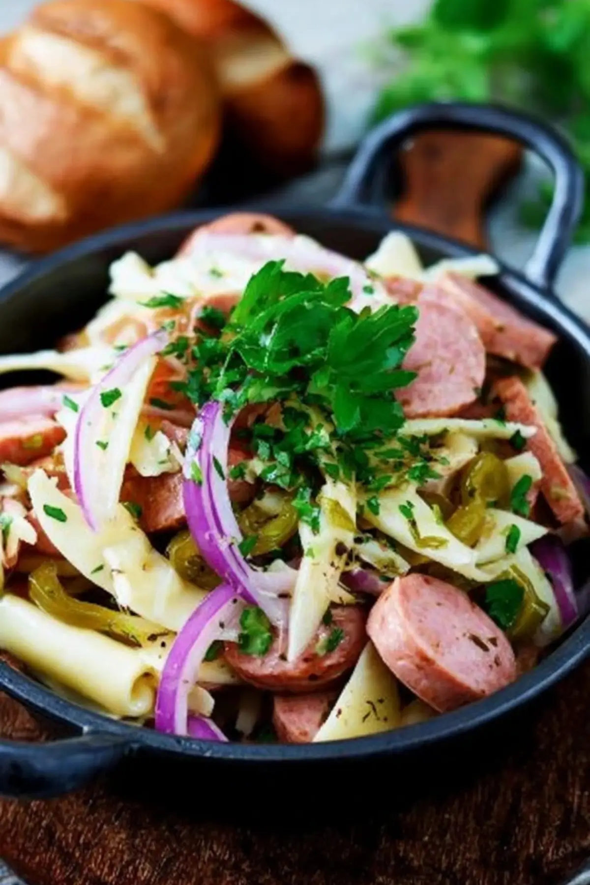 Schweizer Wurstsalat mit Käse