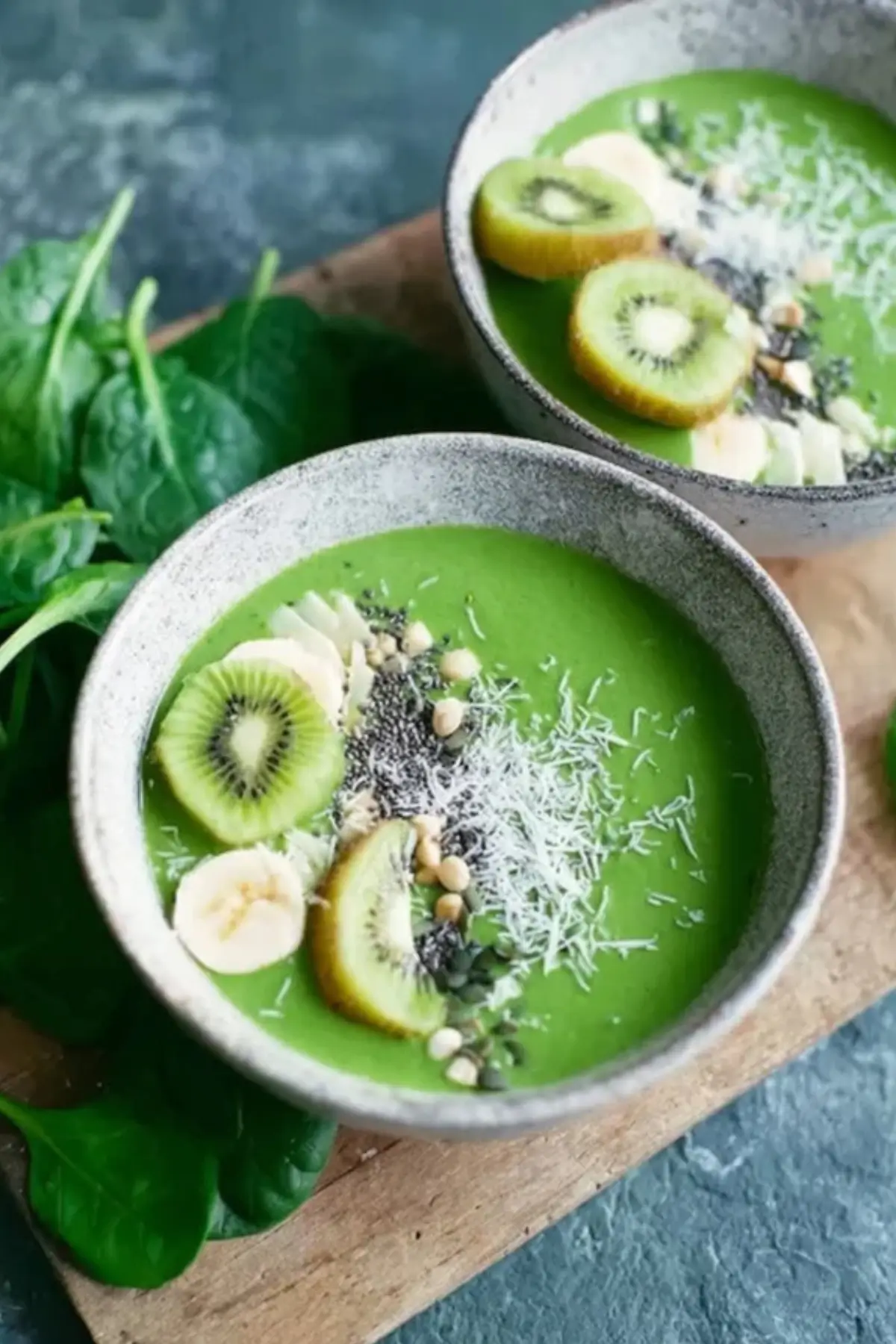 Spinat-Kiwi-Smoothie-Bowl