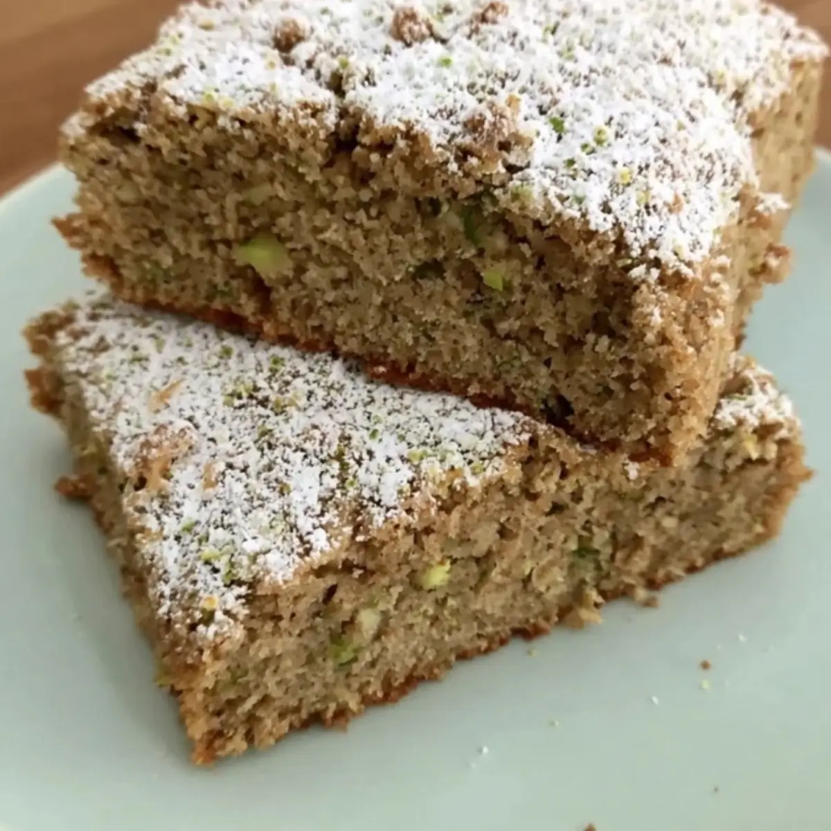 Saftiger Zucchini-Nuss-Kuchen – 1 Rezept für einen saftigen Genuss ...