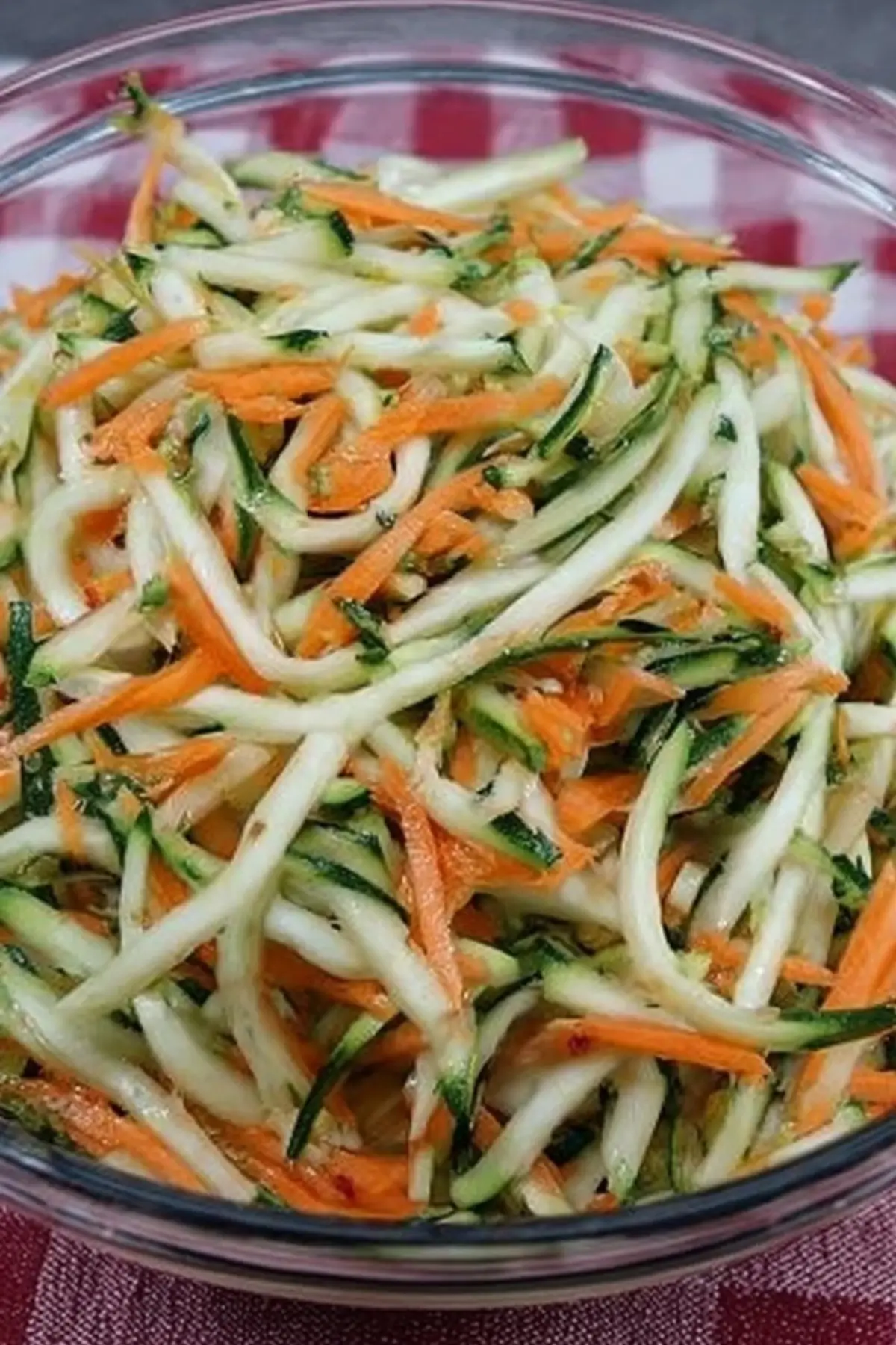 Zucchini-Salat mit Karotte (1)