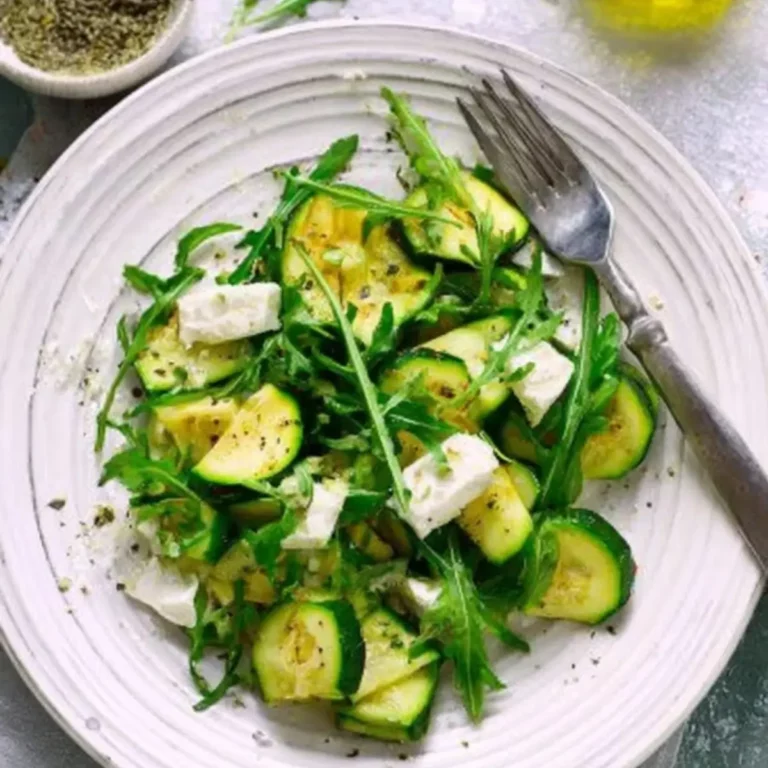 Zucchini Salat mit Rucola