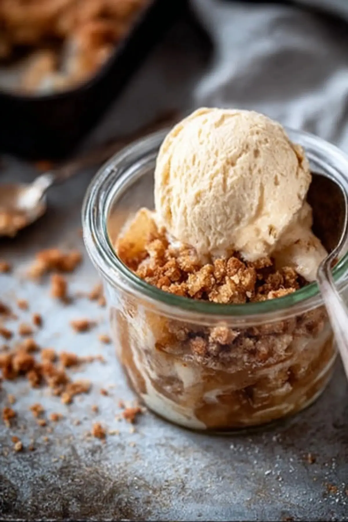 Bratapfel Apfel Crumble mit Vanilleeis – das perfekte Winterdessert ...