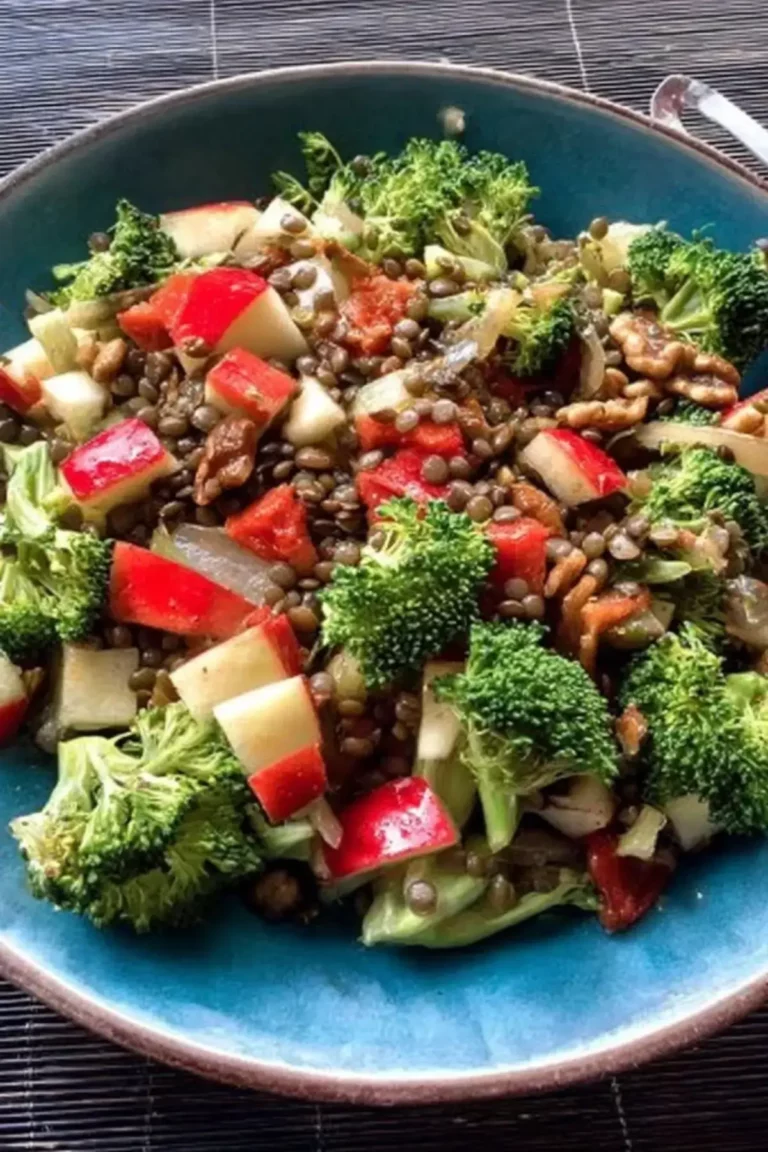 Brokkoli-Apfel-Salat mit Linsen und Walnüssen
