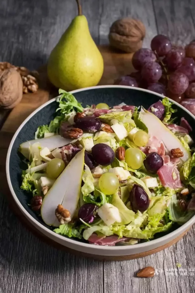 Herbstsalat mit Birne und Trauben