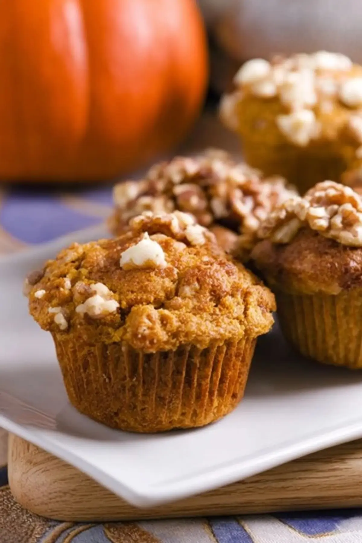 Kürbis-Frischkäse-Muffins mit Walnüssen