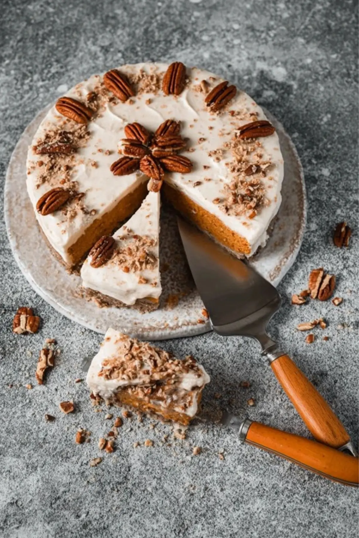 Kürbiskuchen mit Frischkäse Frosting und Pecans – 1 Rezept - Muma’s Kitchen