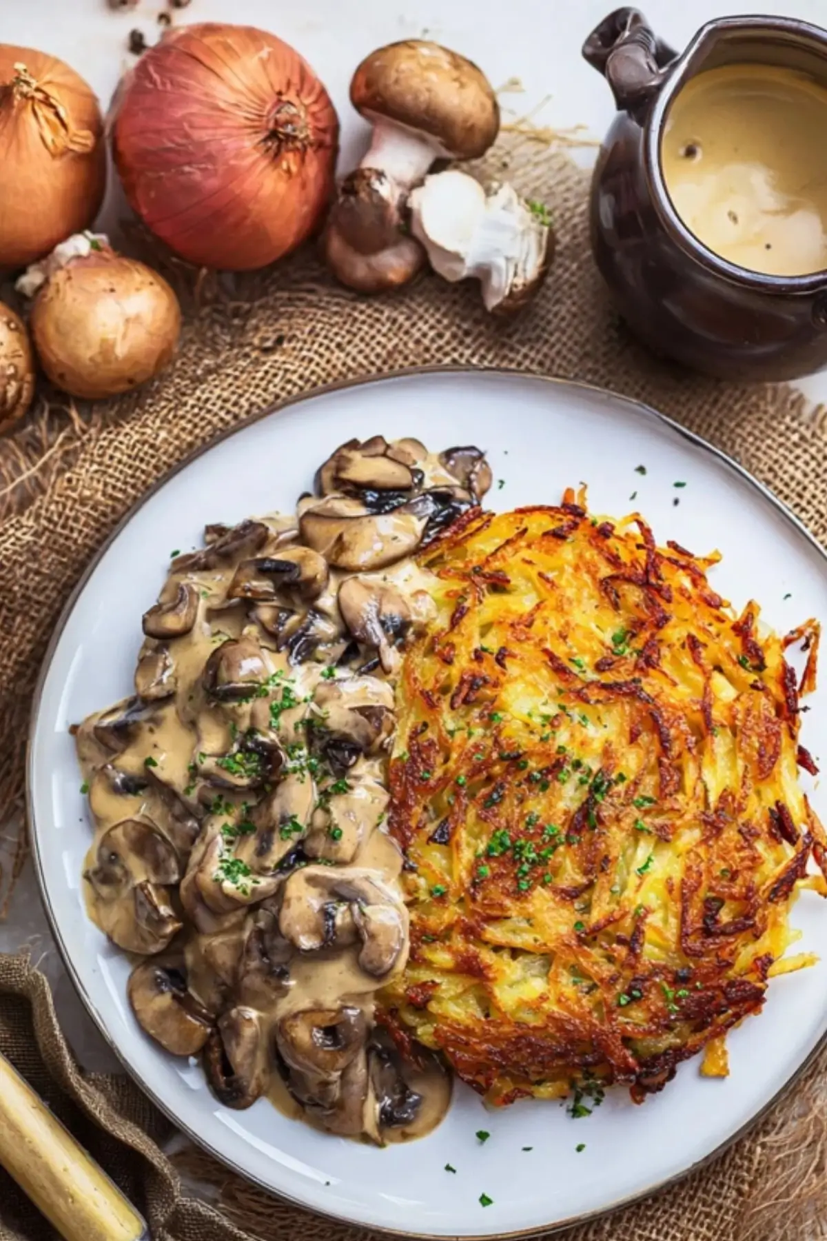 Mozzarella Rösti mit Zwiebel-Pilzrahmsoße