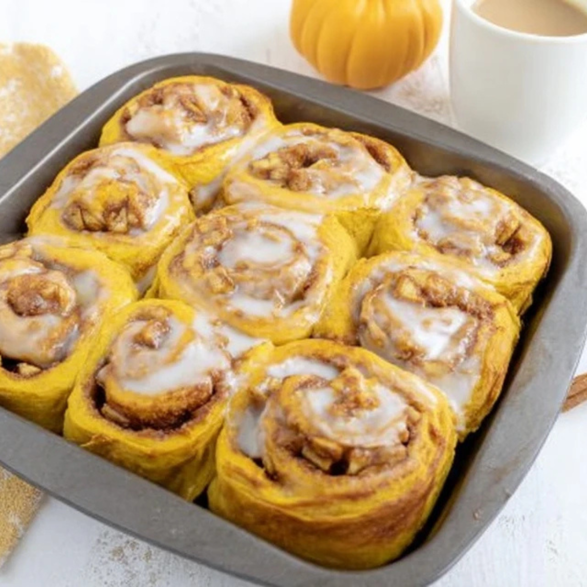 Kürbis Zimtschnecken mit Apfelfüllung