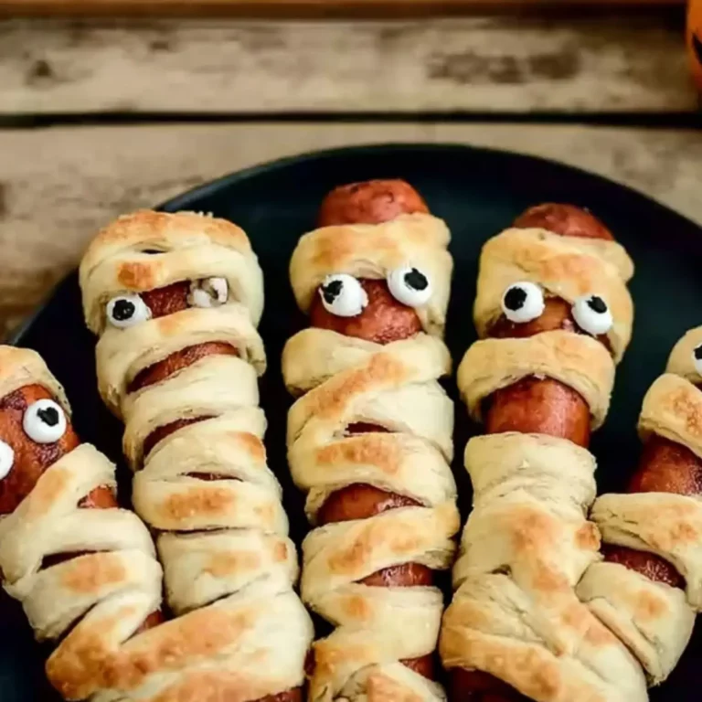 Blätterteig-Würstchen-Mumien