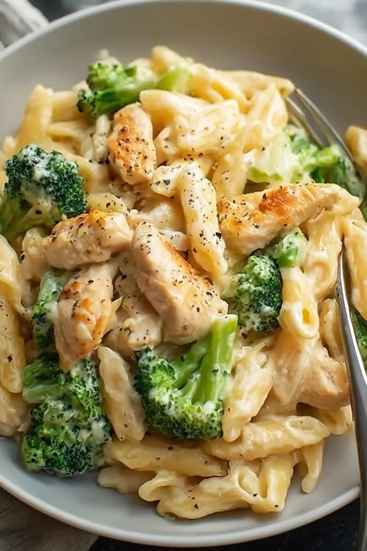 Cremige Hähnchen-Brokkoli-Pasta