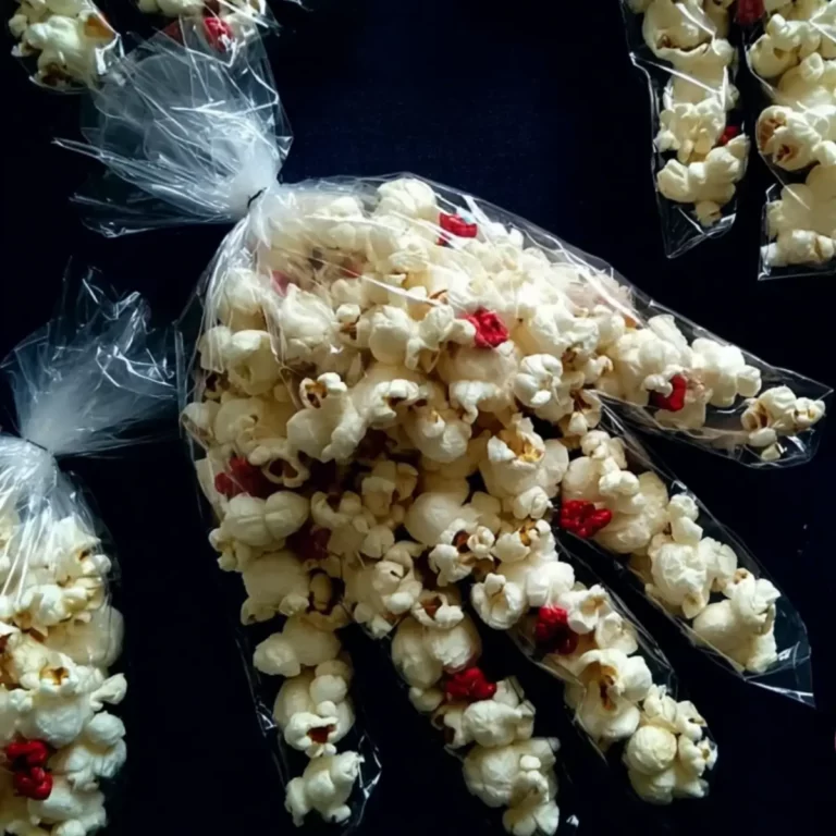 Grusel Hände aus Popcorn