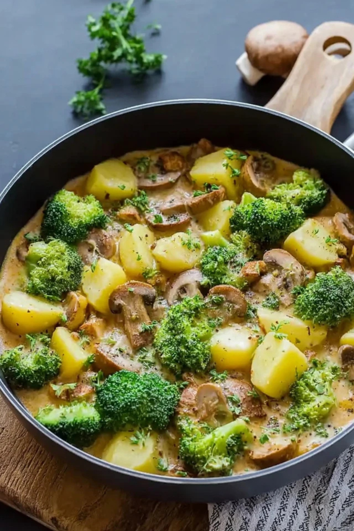 Brokkoli-Kartoffel-Pfanne mit Pilzen Rezept einfach zubereiten