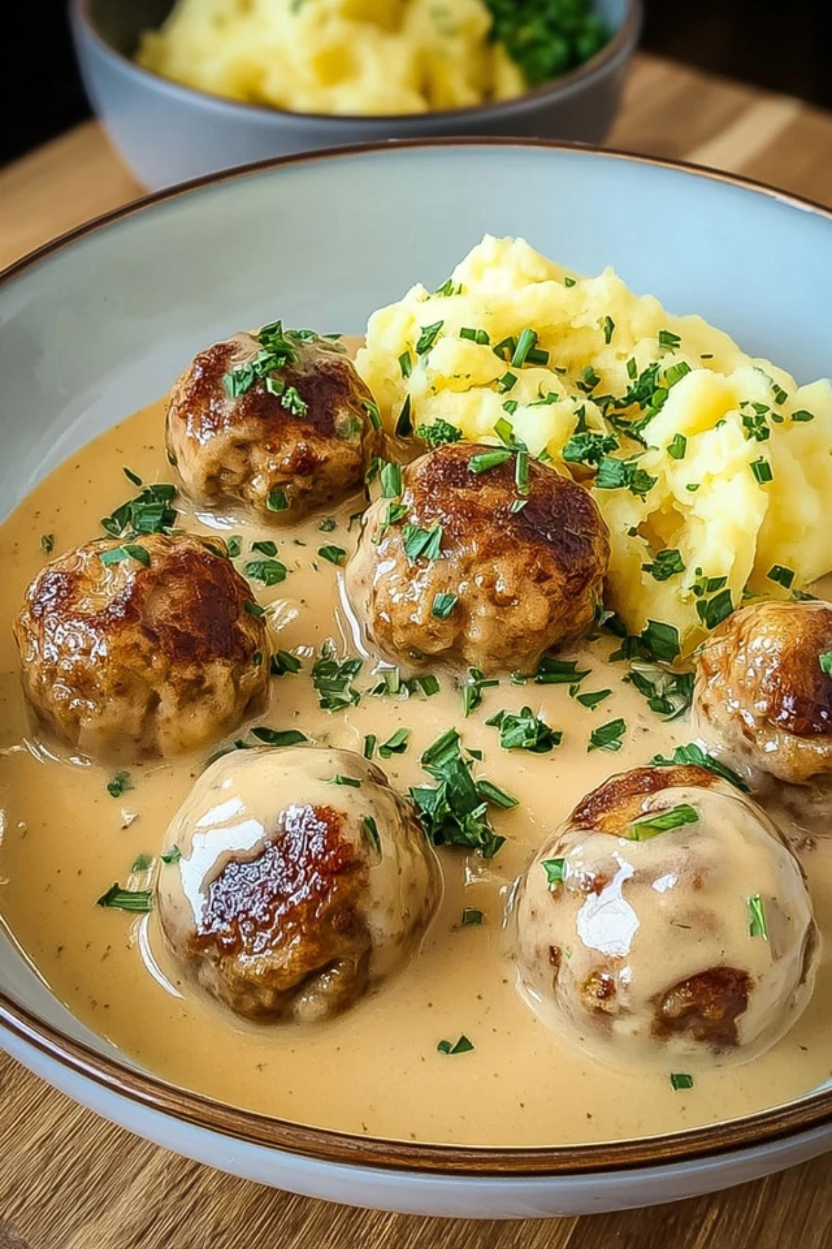 Hackbällchen in cremiger Sauce mit Kartoffelpüree