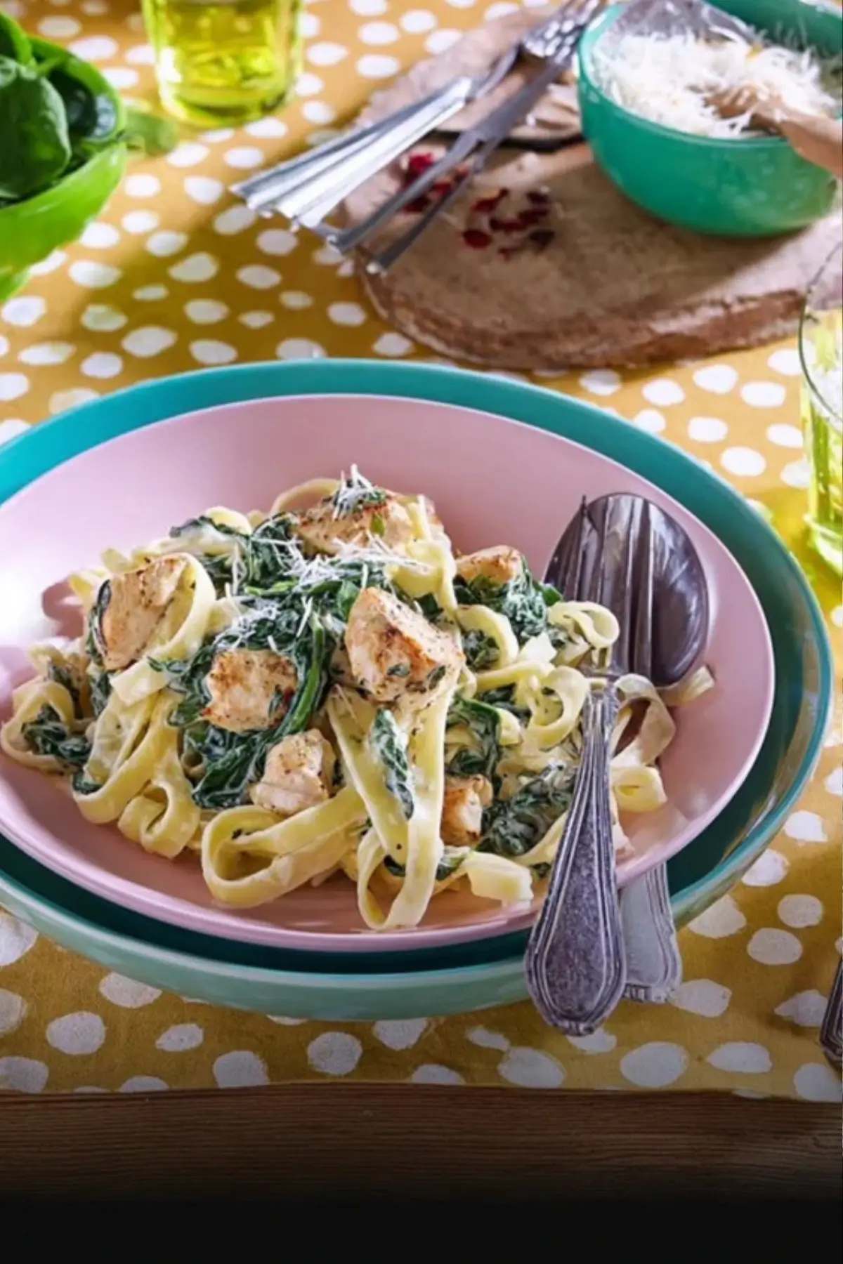 Tagliatelle mit Spinat und Hähnchen