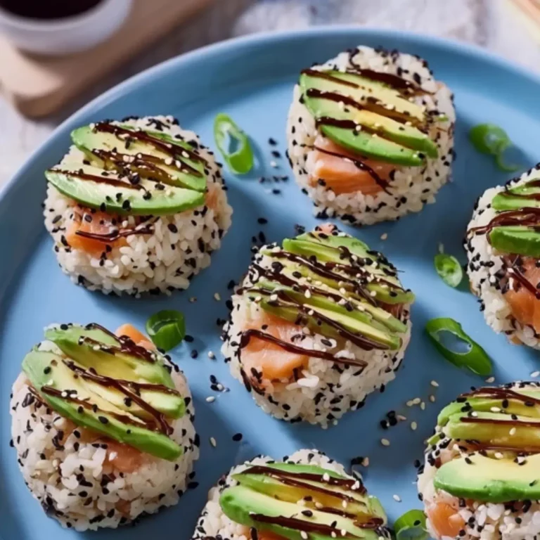 Sushi Reisbällchen mit Lachs und Avocado