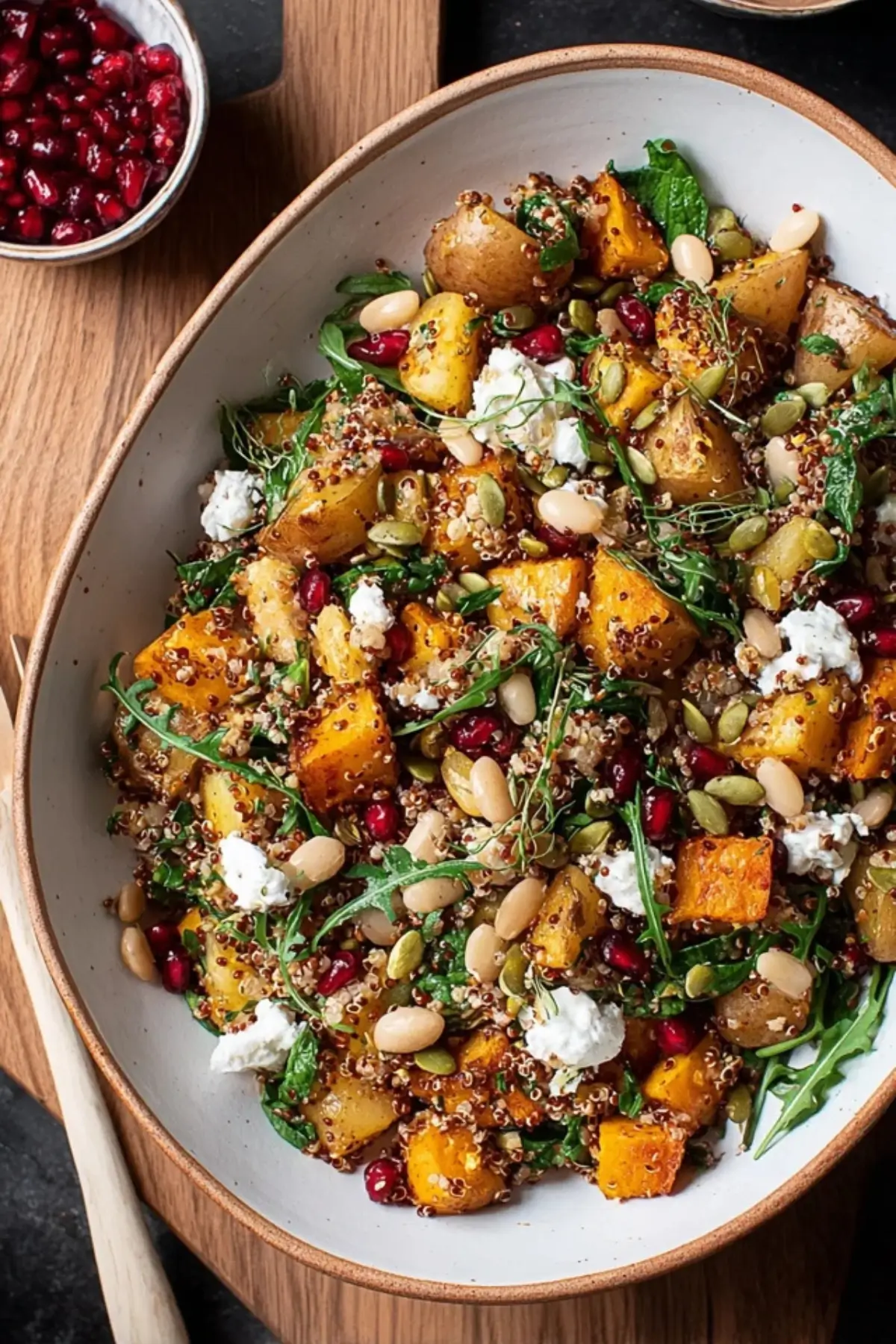 Kartoffelsalat mit weißen Bohnen und Quinoa