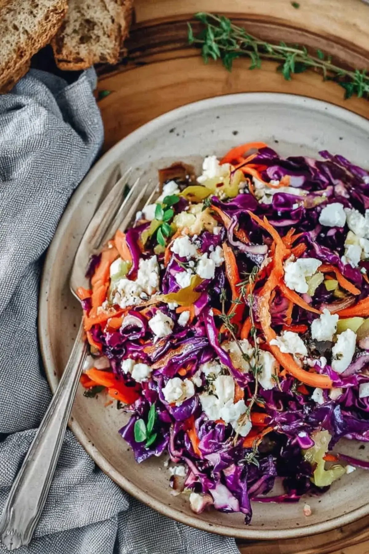 Rotkohlsalat mit Feta & Möhren