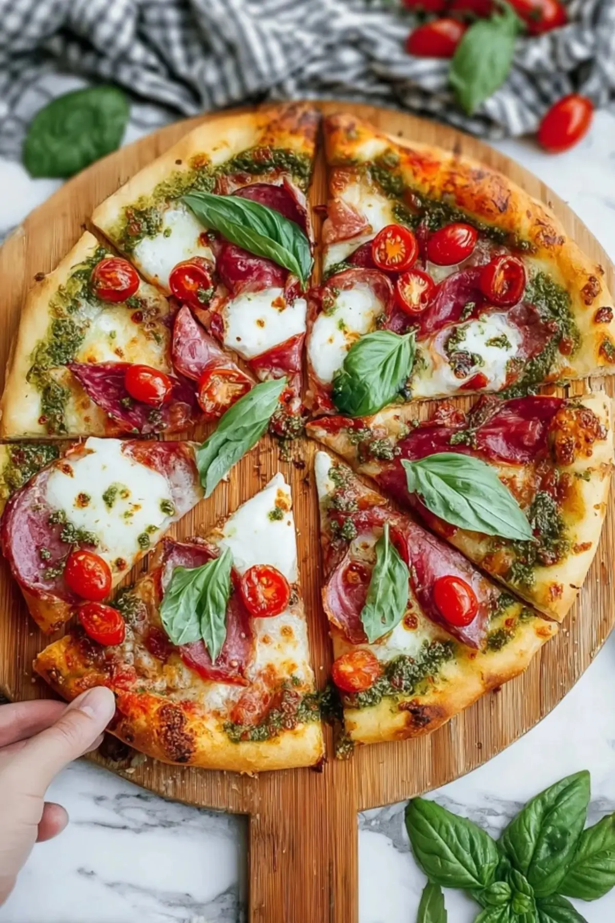 Salami Burrata Pizza mit Pesto