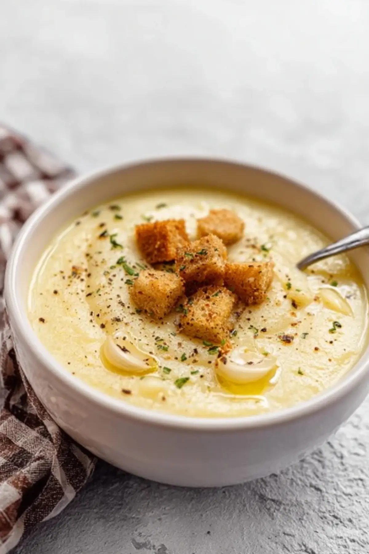 cremige Kartoffelsuppe mit Knoblauch