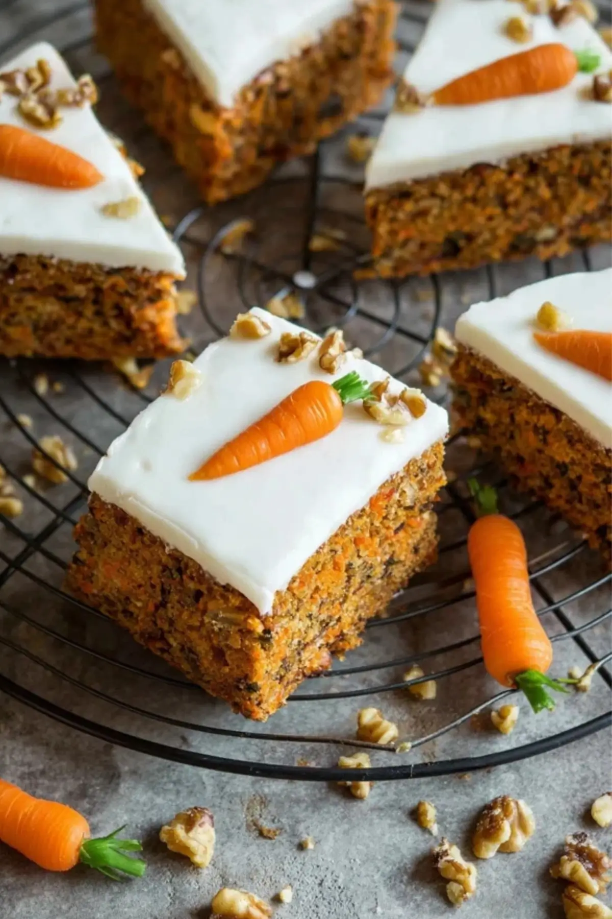 Saftiger Karottenkuchen mit Nüssen