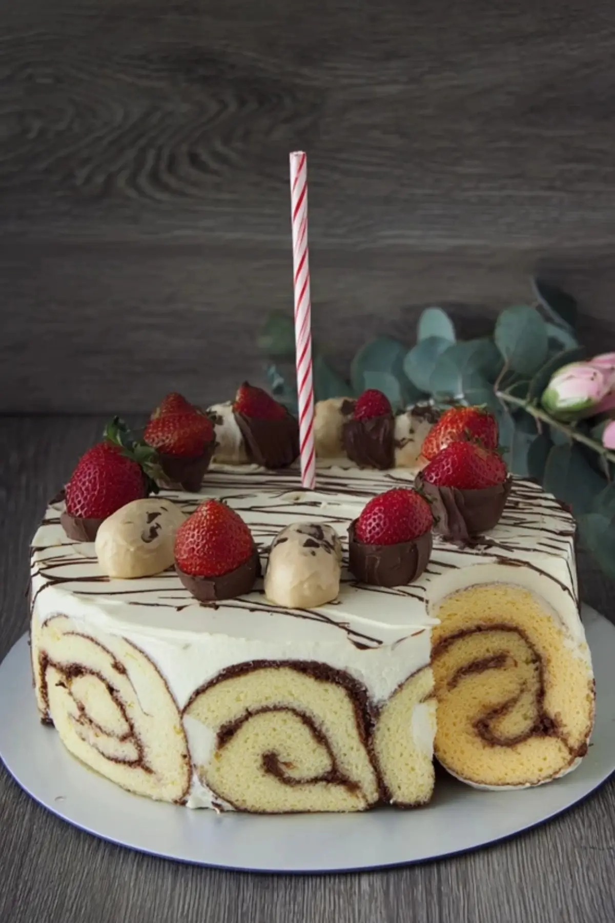 Biskuitrouladen Topfentorte
