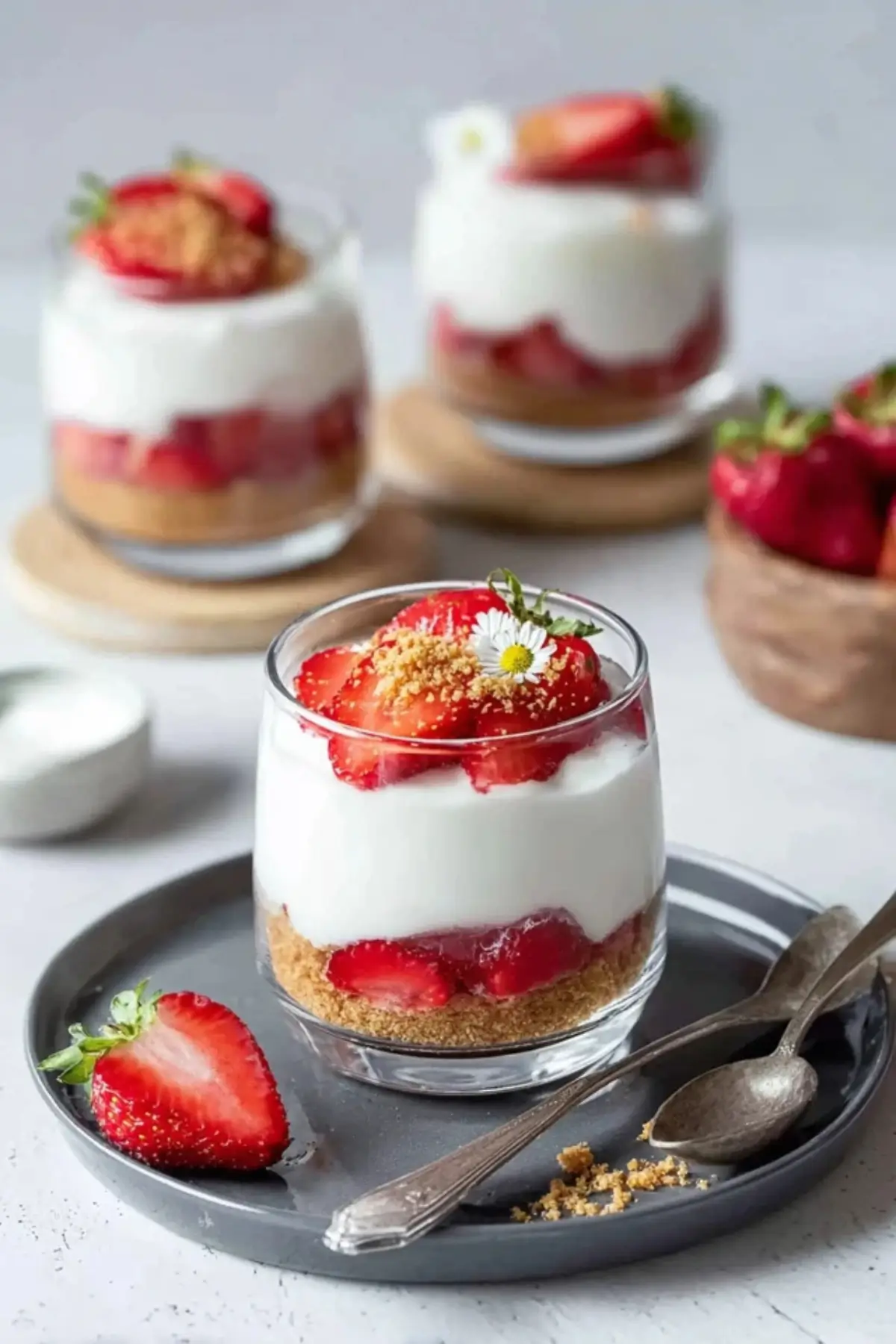 Erdbeer Dessert im Glas mit Joghurt