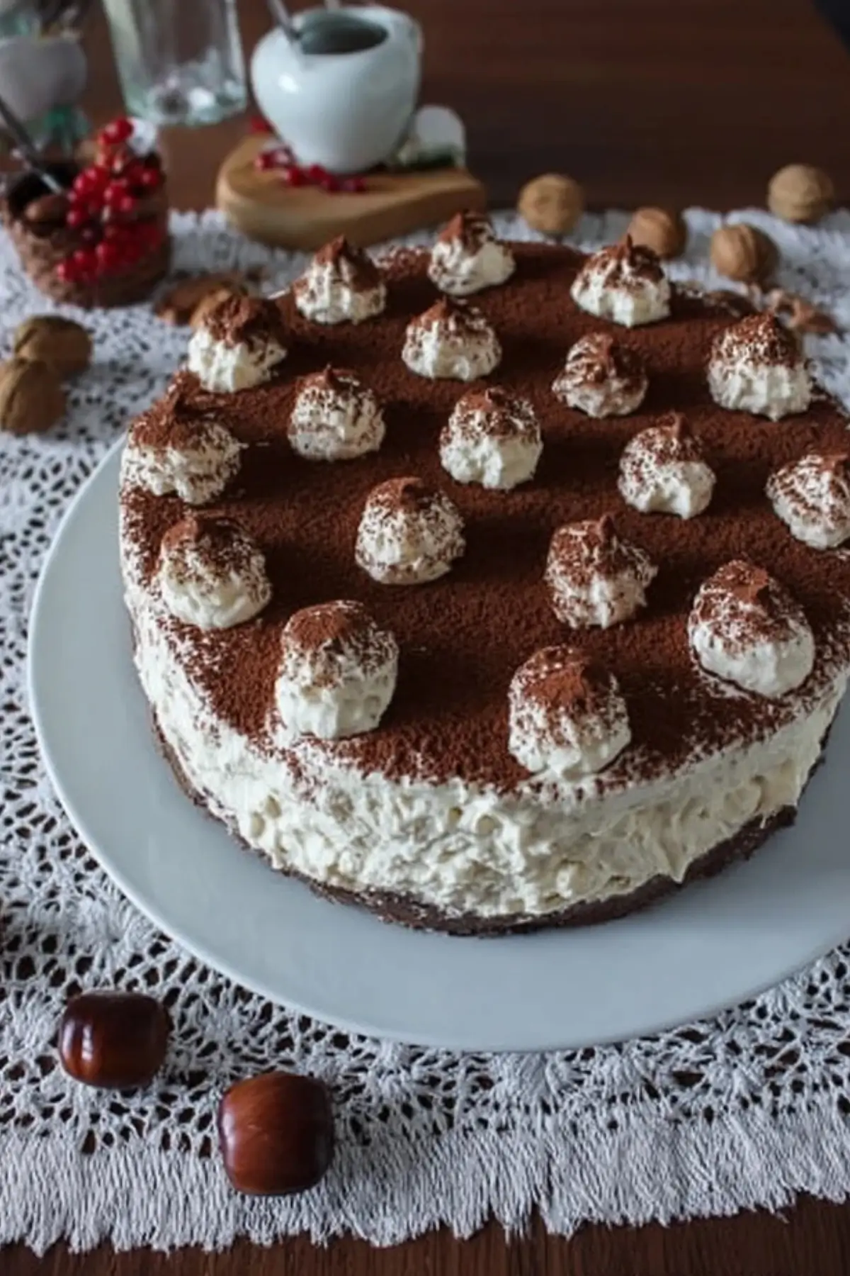 Zwetschgentorte mit Zimtbiskuit und Curd Sahne