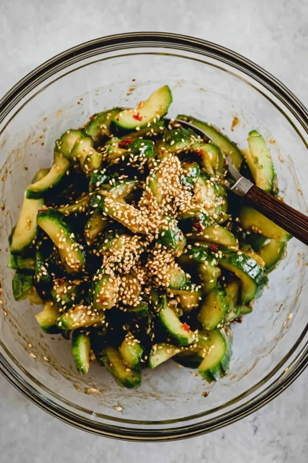 Asiatischer Gurkensalat mit Sesam