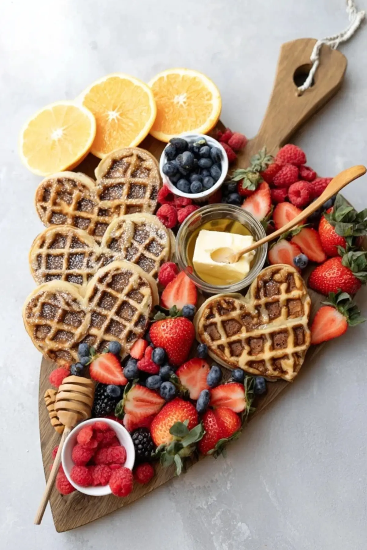 Brunch Board mit Herz Waffeln