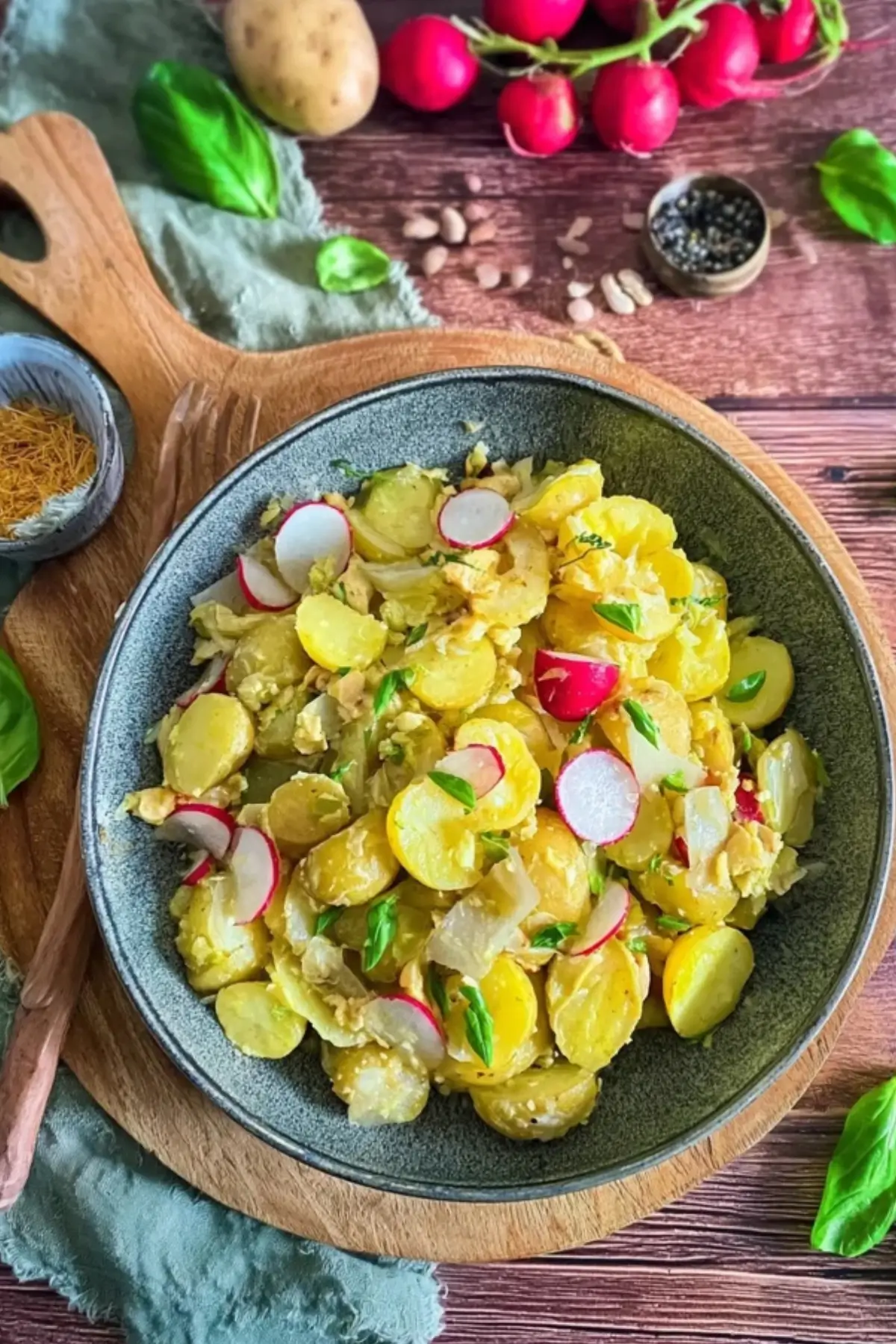 Kartoffelsalat mit Essig Öl und Brühe