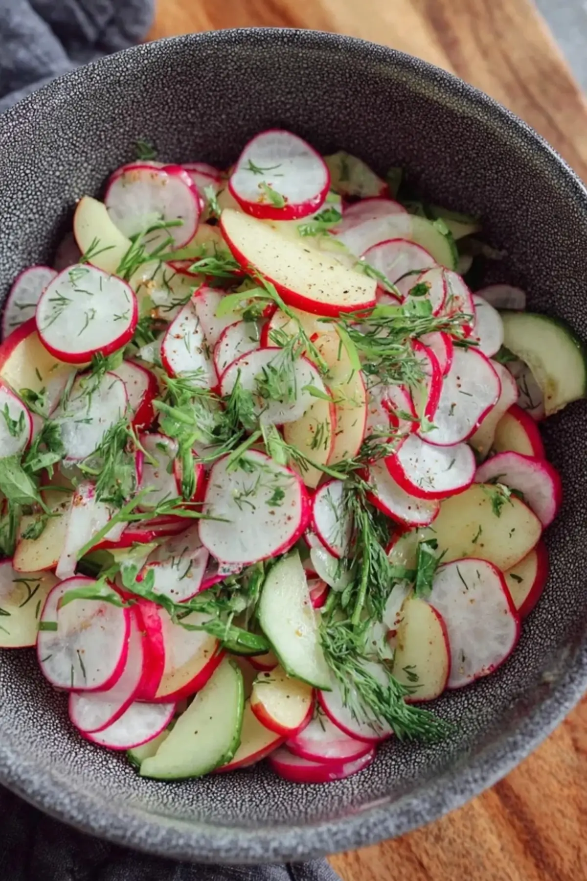 Radieschen Salat mit Apfel