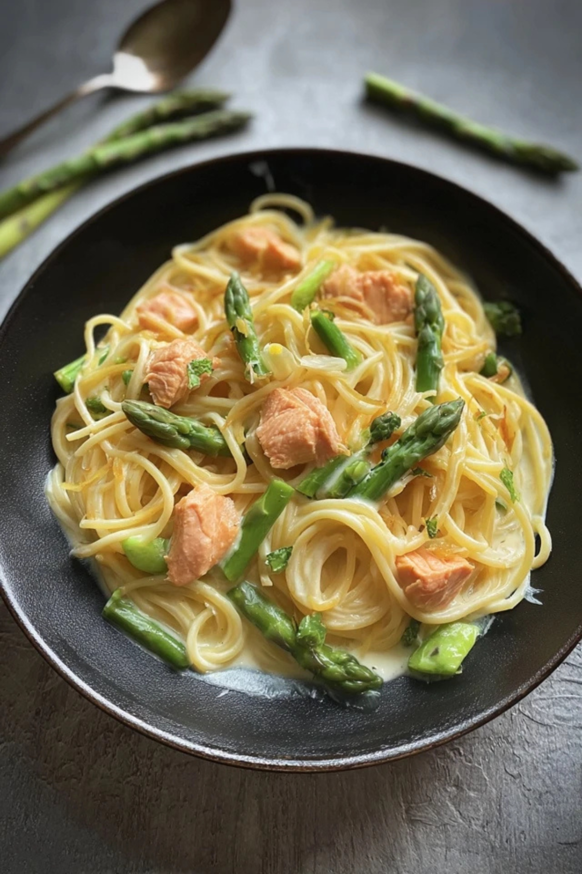 Spaghetti mit Lachs und Spargel