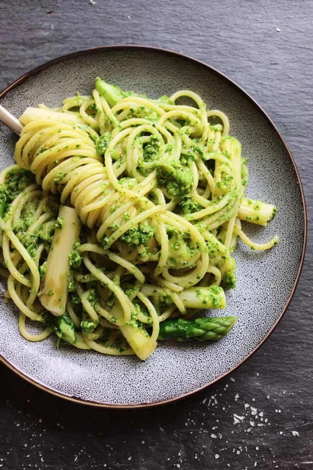 Spaghetti mit Spargel und Bärlauchpesto