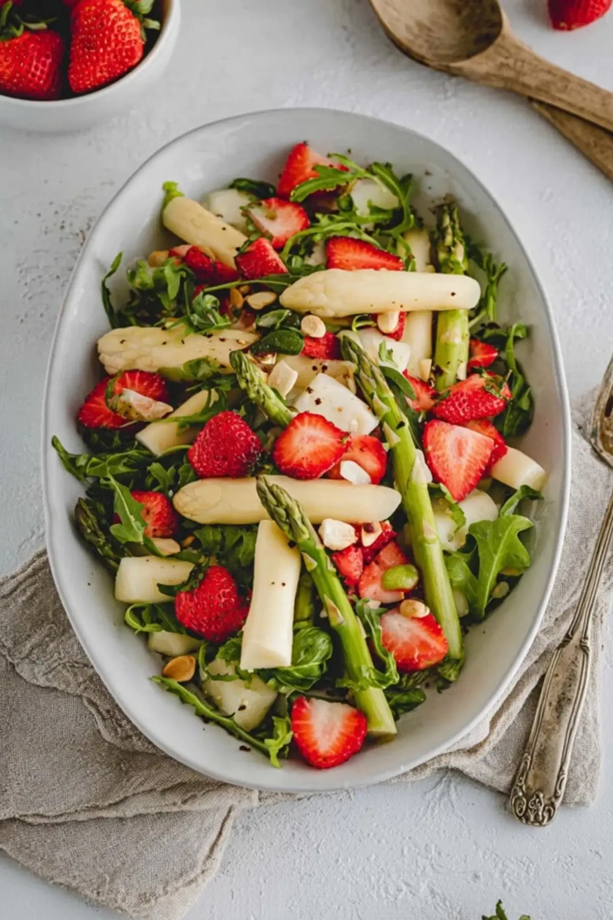 Spargelsalat mit Erdbeeren