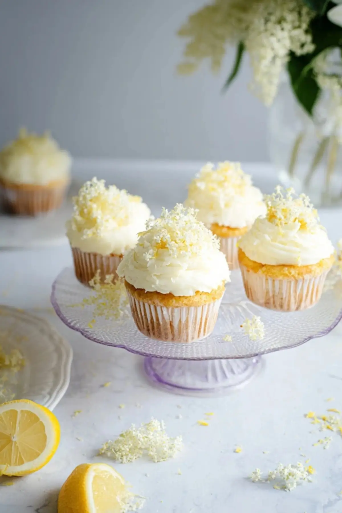 Zitronen Cupcakes mit Holunderblütencreme