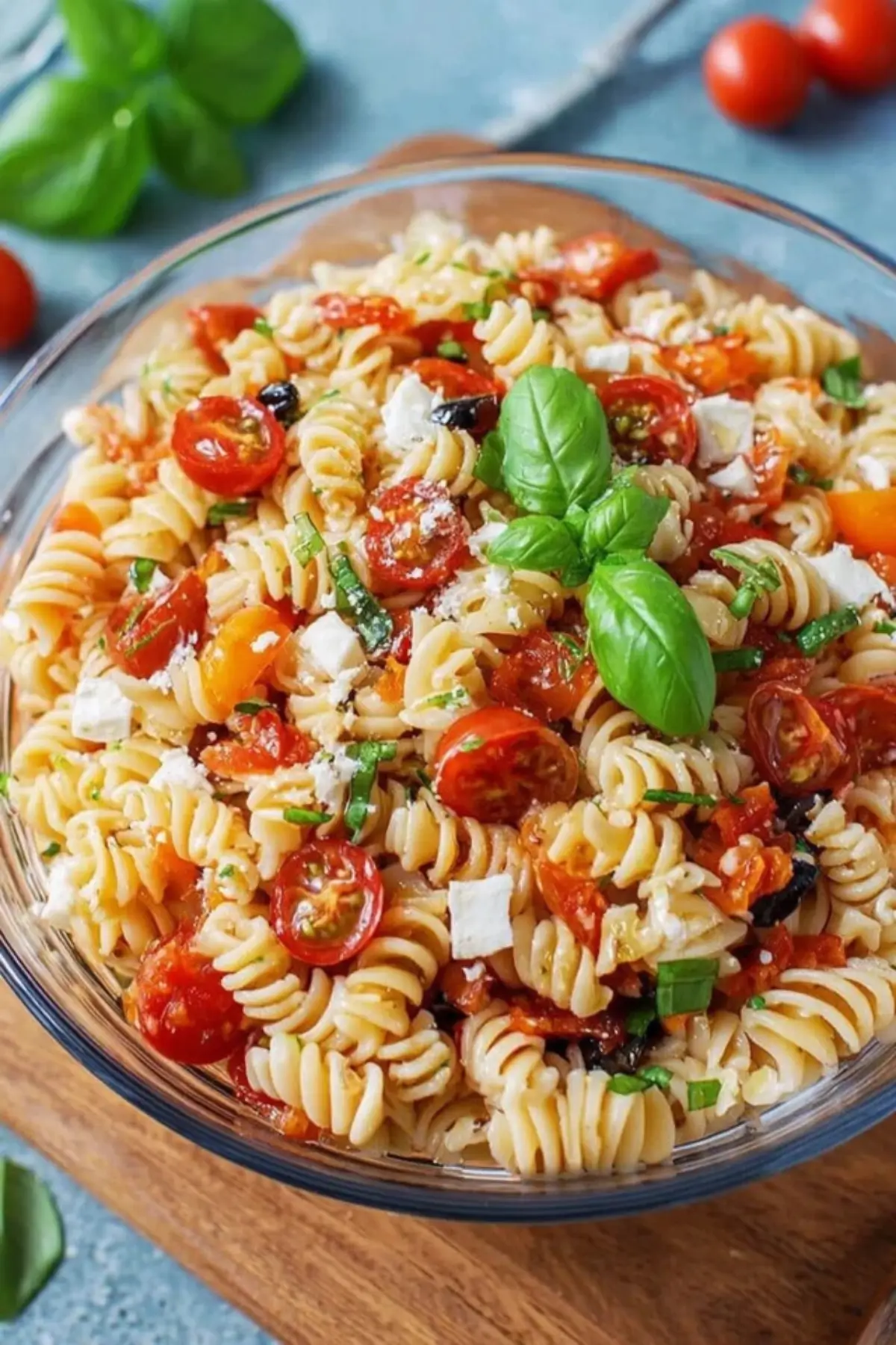 mediterrane Nudelsalat mit Tomaten