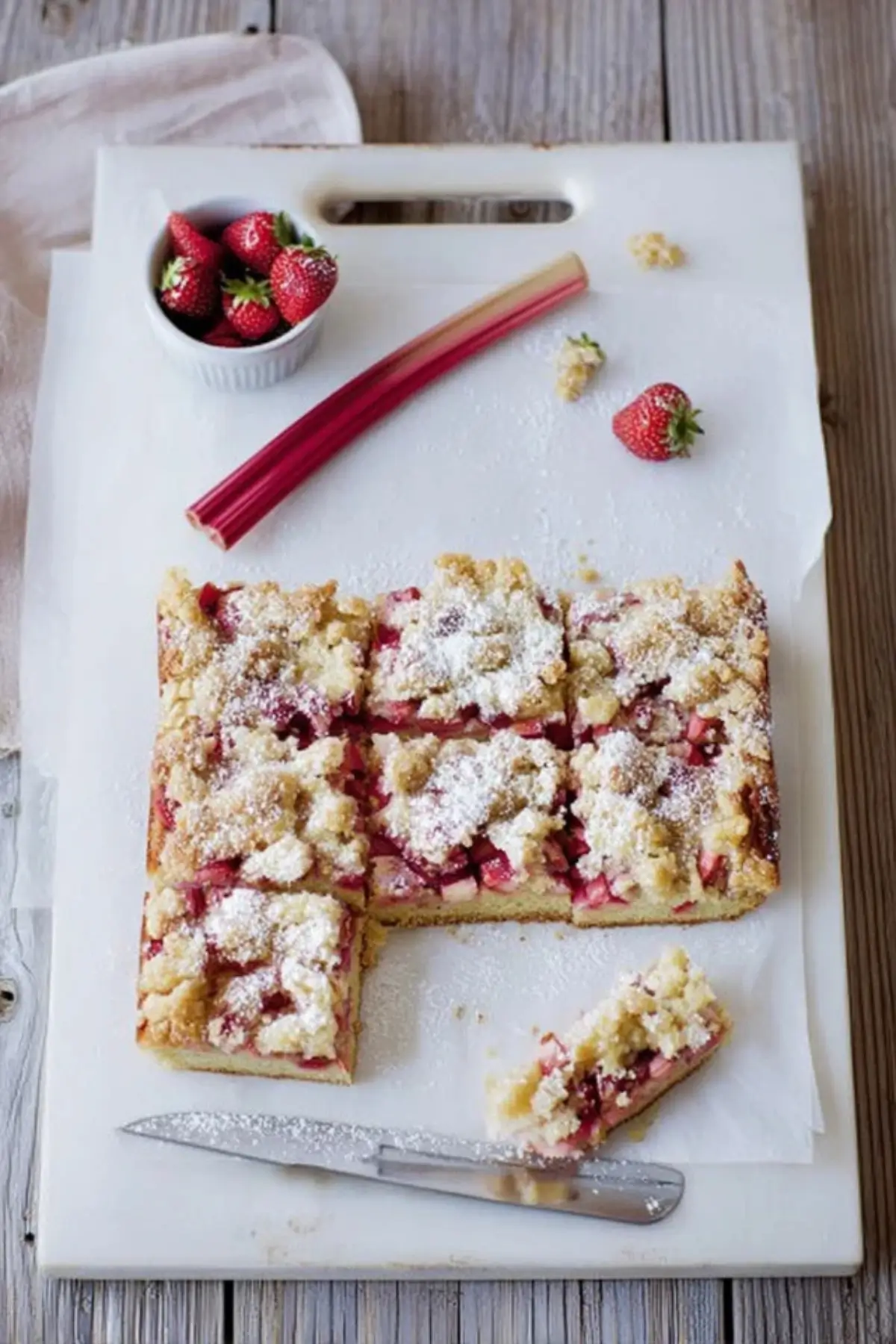 Rhabarber Erdbeer Streuselkuchen